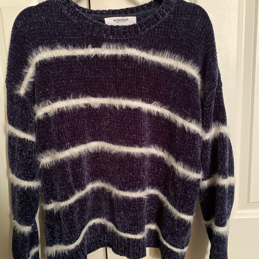 Fuzzy Navy sweater. Thick and soft fabric. Size L
